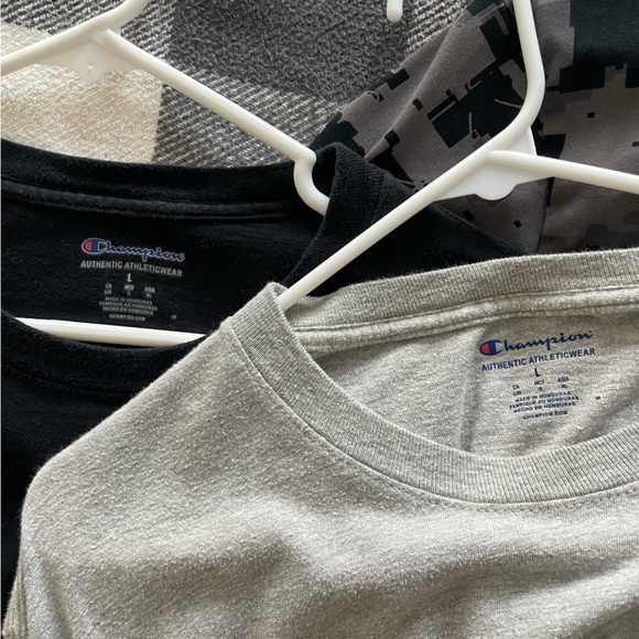 (2) Men’s Champion long-sleeve t-shirts (L) - Picture 2 of 2